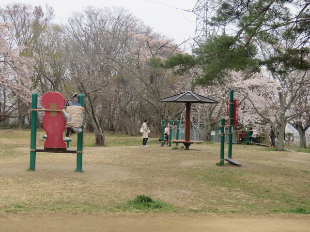 三神峯公園の子供用遊具